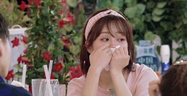  合体|王俊凯回归《中餐厅》，将与杨超越合体录节目，被踩鞋子反应可爱