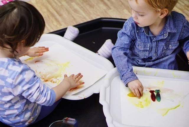 告诉|2岁孩子不爱跟小朋友玩,是孤僻吗?社交发育规律告诉你:多虑了