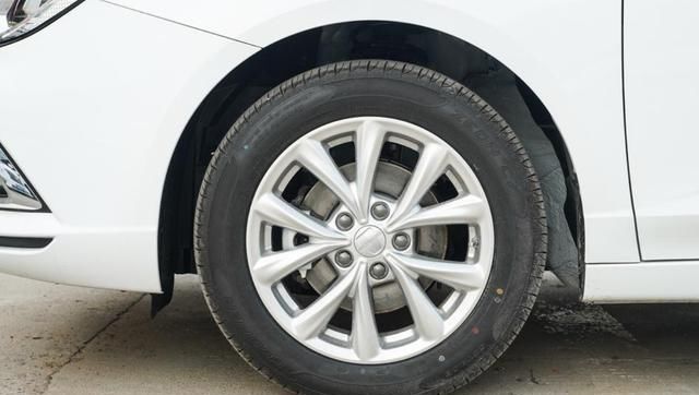  芳心|接近奥迪A4L的优惠力度，8折的荣威i5足以打动你的芳心