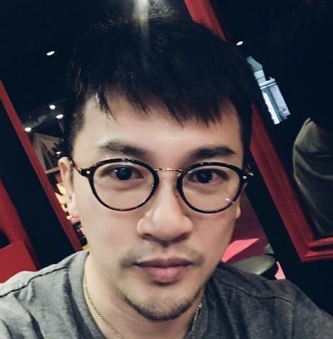  近况|陈志朋近况曝光，穿西装接商演，卖力演唱人气却“惨淡”