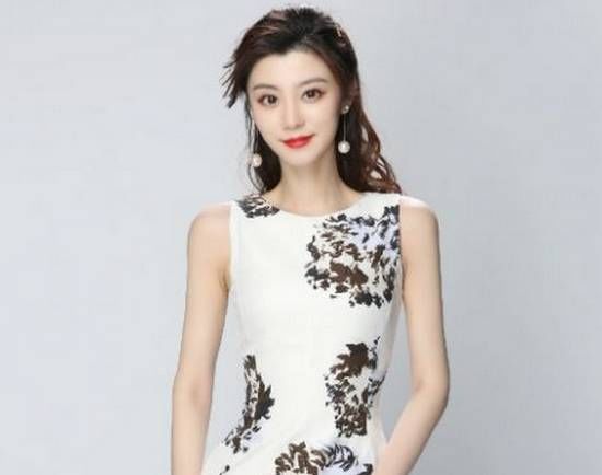  得知|本以为王牌女郎的身份够意外了，得知他的身份后，网友：卧虎藏龙