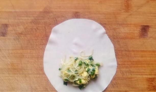  吃法|饺子皮新吃法，卷一卷煎3分钟，又脆又香，我家最近早餐离不开它