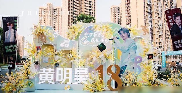  谢娜|谢娜：黄明昊好像杨丞琳，黄明昊机智接梗，网友夸他太有综艺感