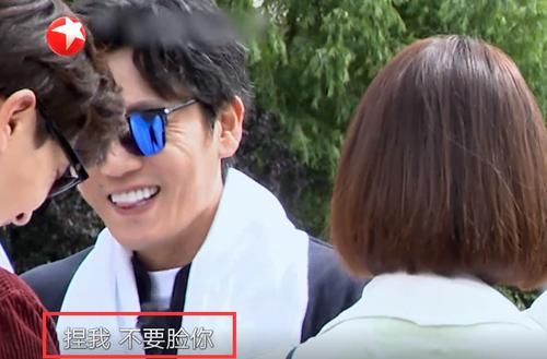  榴莲|杨超越向秦昊撒娇买烤榴莲，有谁注意她手放哪里？果然后谨慎