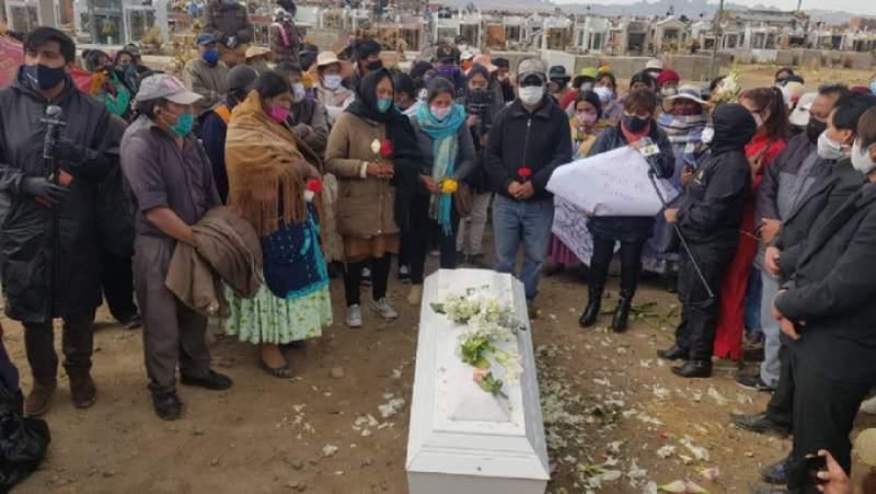  女孩|9岁女孩下午出门后失踪，第二天她只穿着内衣的尸体被扔在街头