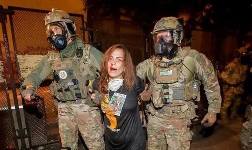 火光冲天|美国多地再发暴乱,5000抗议者冲破法院围栏,火光冲天