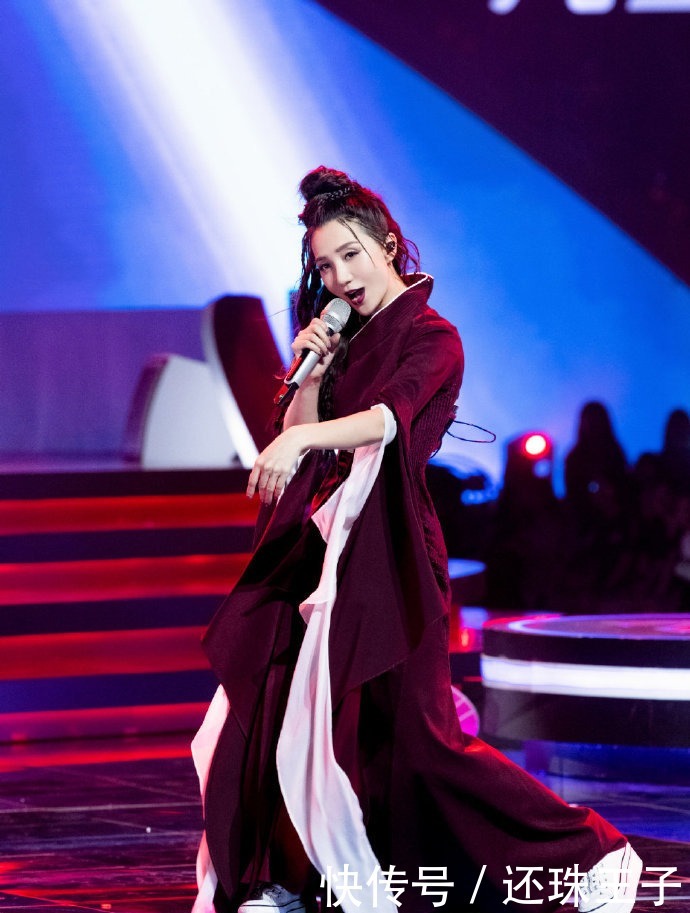  测评|《姐姐》第10期测评张雨绮赤脚热舞，阿朵唱腔惊艳