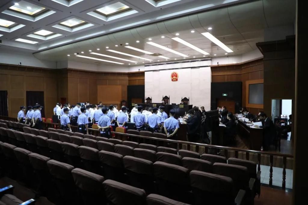  柴油|偷逃税款6899万！虞某某等19人走私柴油案一审开庭