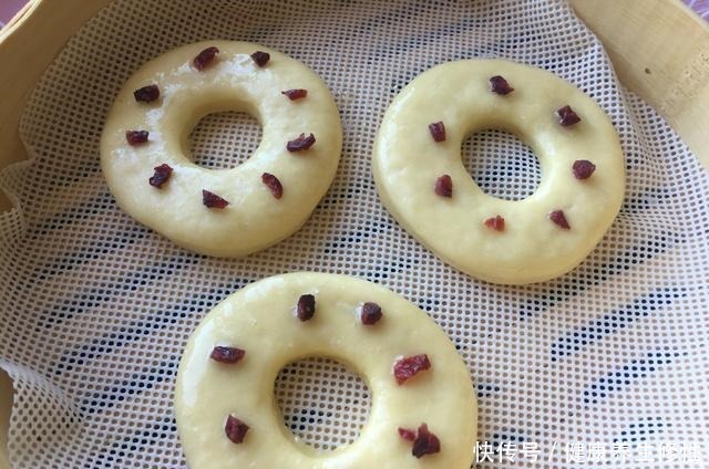 绵软|蔬菜也能做甜甜圈,绵软香甜,不油炸易消化,孩子一口气能吃仨