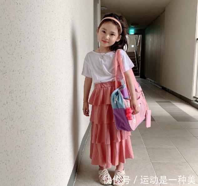 女人|女人的精致感要从小抓起!学8岁时尚博主穿搭,韩式风简约显气质