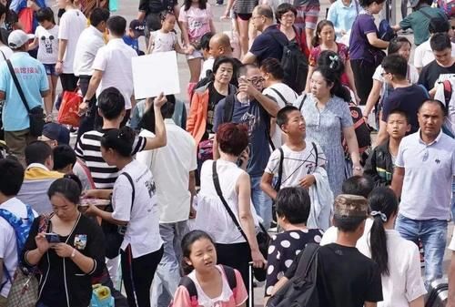  盯上|火车站新骗局卷土重来，一旦被盯上，乖乖赔钱，警察叔叔爱莫能助