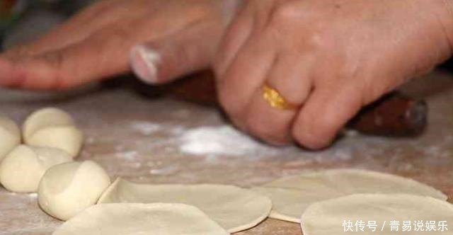 饺子|7月包饺子,荠菜芹菜靠边站,有个菜正当季,一口满嘴香