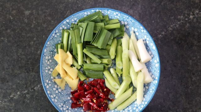  的快|厨房小白不能错过，超下饭的快炒猪头肉，五分钟搞定超方便