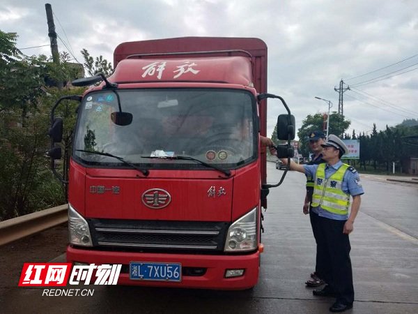 整治|新田：“齐抓共管”整治工程运输车顽瘴痼疾