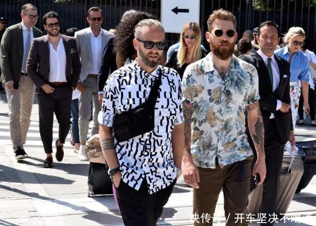 喜欢|明星都喜欢的印花衬衫,怎样穿才能保持衣品这些小细节不能忽视