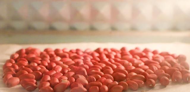  路上|花生搭配淀粉炒挂霜花生，上班肚子饿，下班路上吃的健康零食