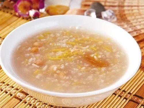 谷雨时节适合的养生粥(谷雨节气后一定要注意清湿热！这些养生汤、粥、菜健脾祛湿、养心安神，越吃越舒服~)
