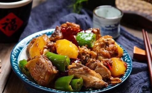  土豆炖鸡|立秋后多吃此肉，比猪肉牛肉都便宜，营养又鲜美，助你顺利过秋天