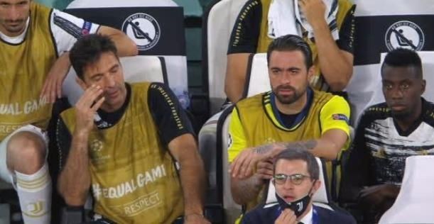 被动|GIF：看不下去了！尤文陷入被动，布冯替补席无奈摇头