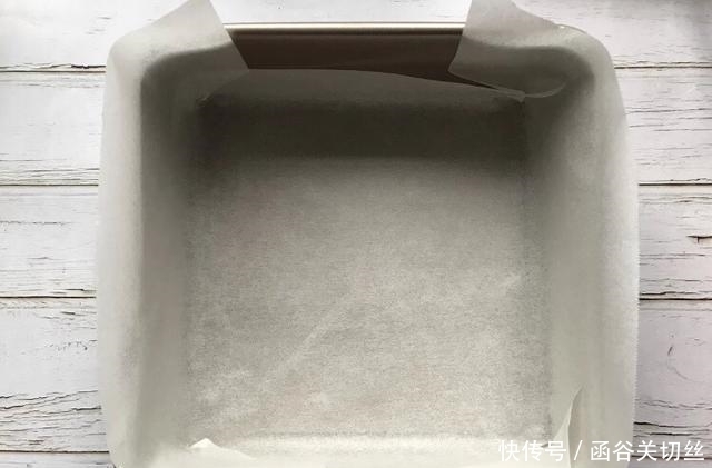 轻松|怎么抖都不回缩的古早蛋糕,奶香十足,烘焙新手也能轻松搞定