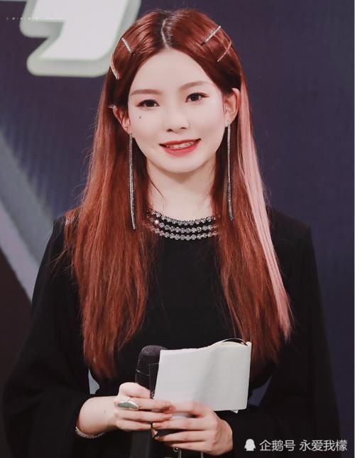  综艺|硬糖少女陈卓璇和徐艺洋同台录制综艺，徐艺洋全程憋笑，陈姐厉害了