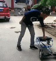  朋友|搞笑GIF：好迅速的换衣服，为了朋友脱单没少费心吧？