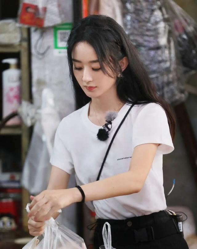  举动|《中餐厅4》首播，林大厨举动太招黑，赵丽颖都气哭了！