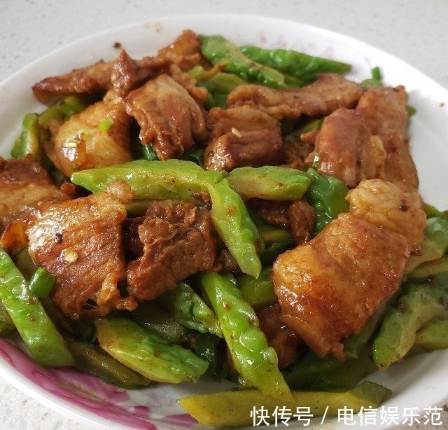 美味|五花肉炒苦瓜，美味下饭菜，就是香