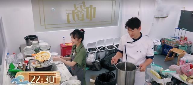 冤不冤|《中餐厅4》赵丽颖被骂冤不冤看看秦海璐的表现,就知道答案了