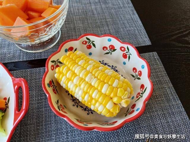 男女|老婆生活太讲究!周日早餐做7样,男女还分2桌,网友:精致女人