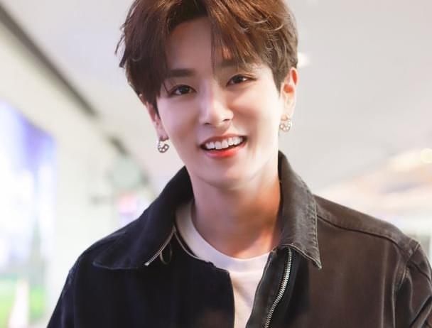  恋情|李汶翰否认与易易紫恋情，26岁以事业为重