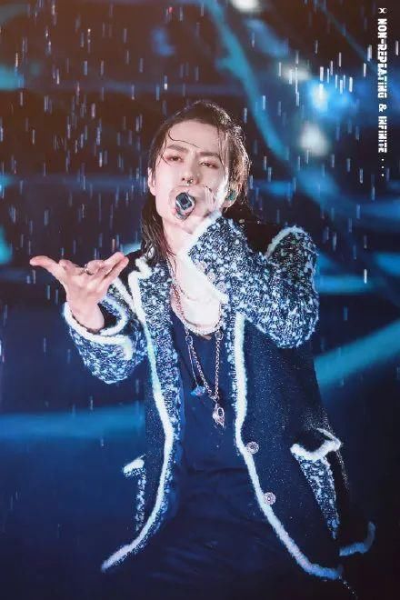  经历|王一博跳街舞太酷了，但他经历的这些事你一定不知道！