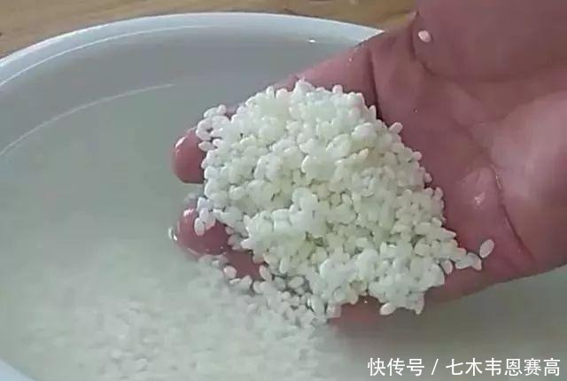  红豆|一斤糯米加一点红豆，在锅里蒸40分钟，把隔壁小孩都招来了