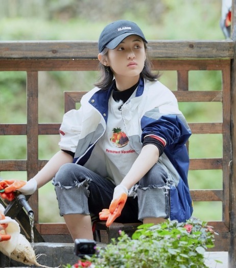 明星|同样是《向往》嘉宾,为何张子枫对谭松韵和何蓝逗是两张脸