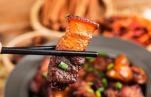 补气|秋季进补时令菜,板栗红烧肉,补气有营养,香甜软嫩的美味家常菜