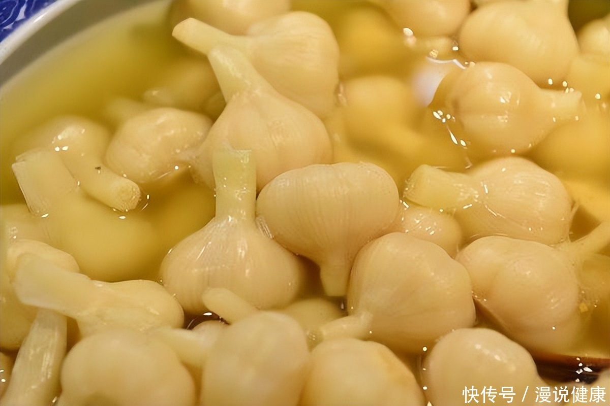 患高血压的经常吃咸菜会怎么样(以前的人总吃咸菜，吃的盐也多，为何高血压发病率却没有现在高？)