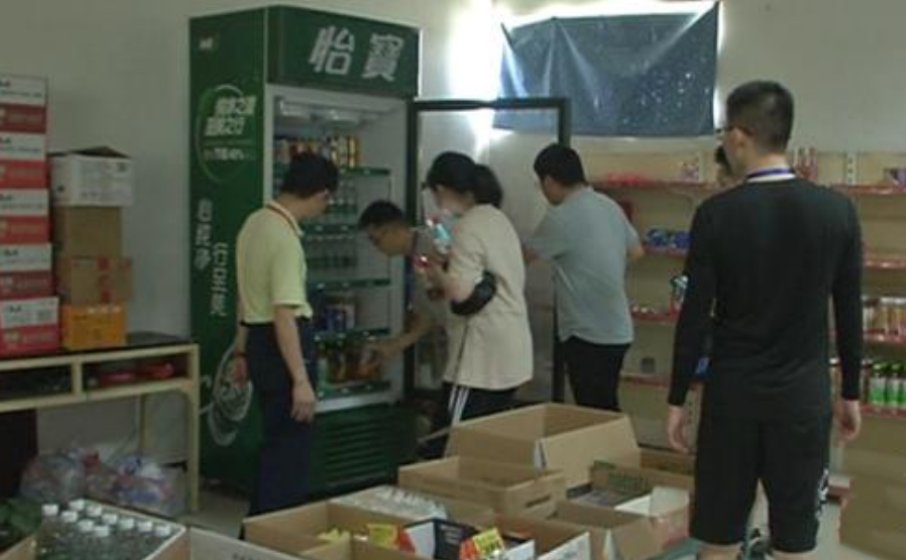 统一冰红茶|姑娘买了瓶“冰红茶”，竟发现瓶口有污垢泥巴，厂家：你中奖了