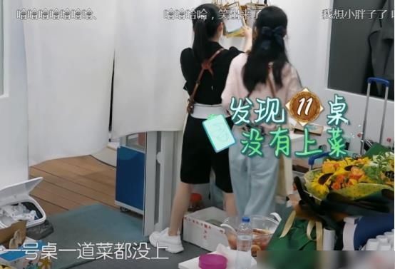  李浩菲|赵丽颖发现客人菜没上，立马到后厨催单，李浩菲上前安抚暴露情商