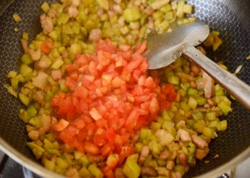  营养|又是爱上吃面的一天，妈妈味的“茄子打卤面”，浓香入味好营养
