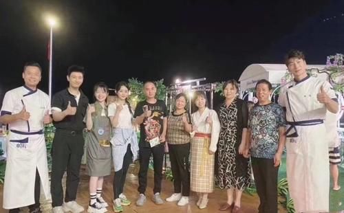  妈妈|赵丽颖《中餐厅》买食材被拍，生图下气色超棒，女生做了妈妈都懂