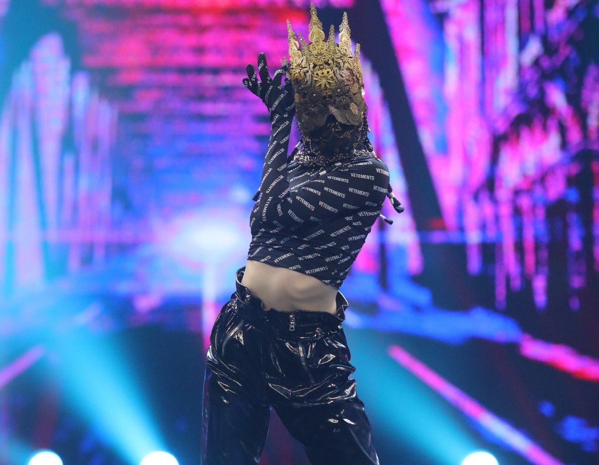  蒙面|孟美岐化身蒙面舞王，暂停看她的卡点动作，果真是“舞台节拍器”