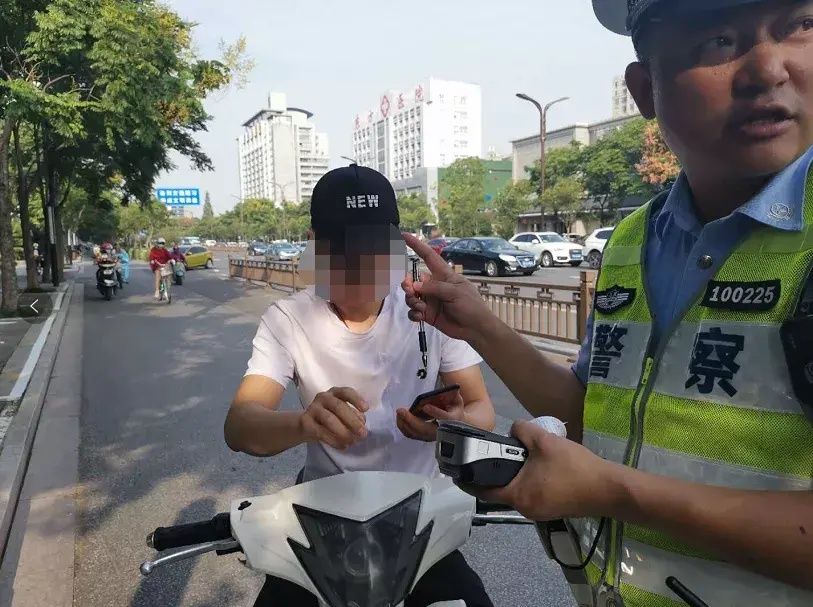 刚刚|刚刚，扬州开出首批“不戴头盔”罚单
