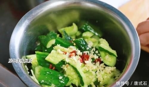  清凉|黄瓜准确的打开方式，清凉又爽口，第一步千万要注意