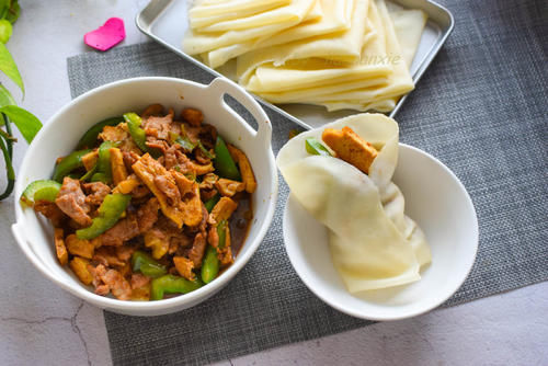  好吃|做了好多次薄饼，这种方法最简单，薄如纸，软如丝，卷菜特好吃