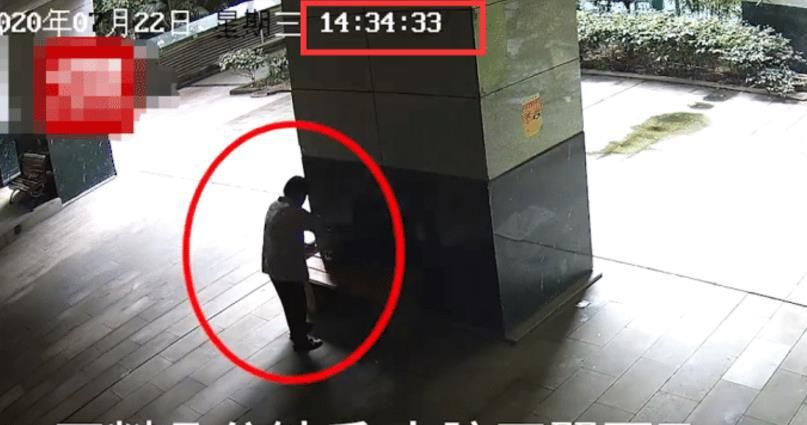 急坏|万元电脑“不翼而飞”急坏快递员,结果被收废品老太拾走3元卖出