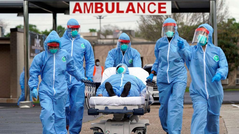  卖力|祖父生病，印度6岁小男孩卖力推病床，只为省下3元“挪床费”