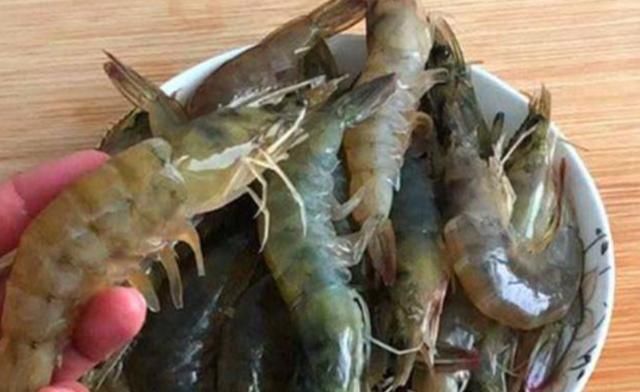 告诉|吃虾之前，到底要不要去虾线？老厨师告诉你答案，别再吃错了