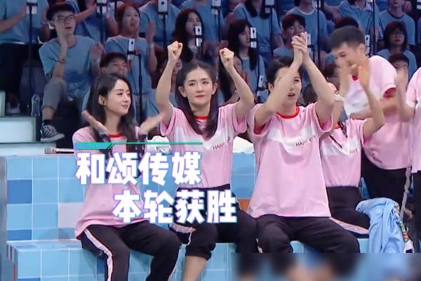  快乐大本营|赵丽颖参加《快本》录制，跟谢娜互动很少，角落里的动作暴露感情