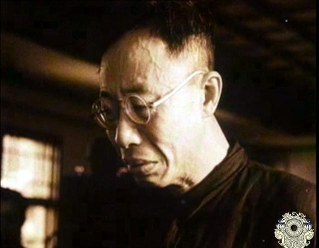 机场|末代皇帝溥仪的传奇一生:图5在机场被逮捕,图9特赦时泪流满面