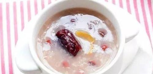  做法|百合红枣粥，胡萝卜银耳鸡汤，青椒炒猪心，酱爆西葫